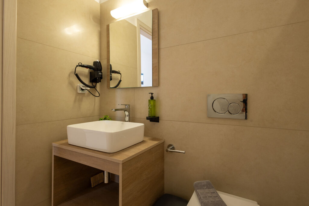 PREMIUM DOUBLE ROOM WITH SEA VIEW-85