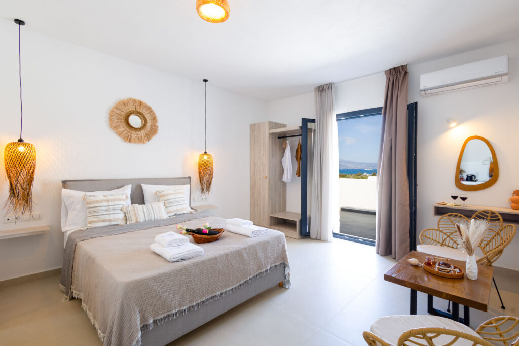 DELUXE DOUBLE ROOM WITH SEA VIEW-040