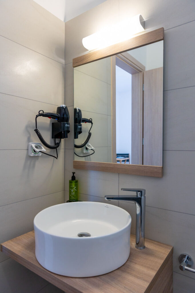 DELUXE DOUBLE ROOM WITH SEA VIEW-082