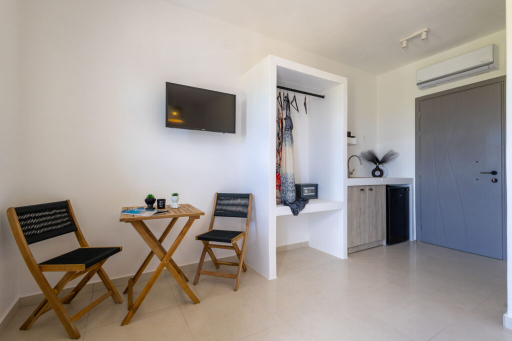 DELUXE DOUBLE ROOM WITH SEA VIEW-100