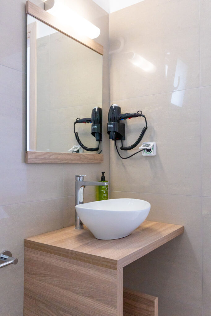 DELUXE DOUBLE ROOM WITH SEA VIEW-110