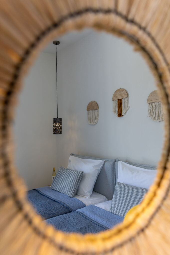 DELUXE DOUBLE ROOM WITH SEA VIEW AND ONE SOFA-08