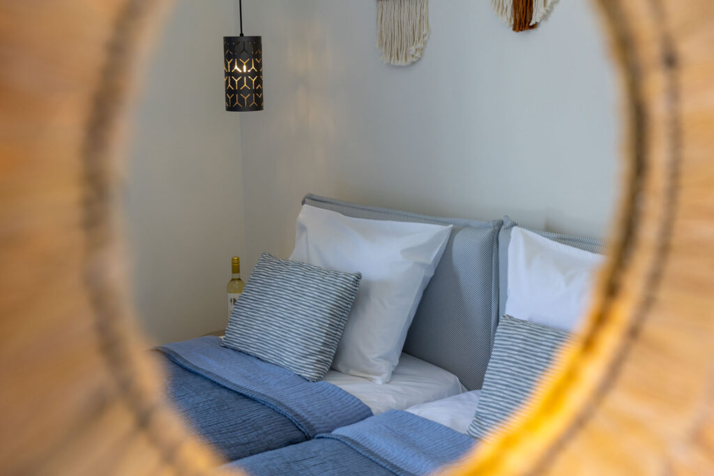 DELUXE DOUBLE ROOM WITH SEA VIEW AND ONE SOFA-09