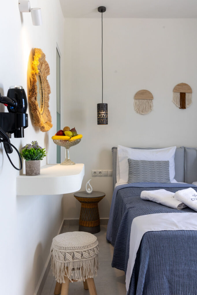 DELUXE DOUBLE ROOM WITH SEA VIEW AND ONE SOFA-16