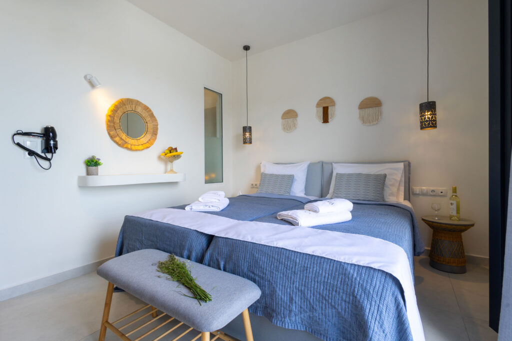 DELUXE DOUBLE ROOM WITH SEA VIEW AND ONE SOFA-26