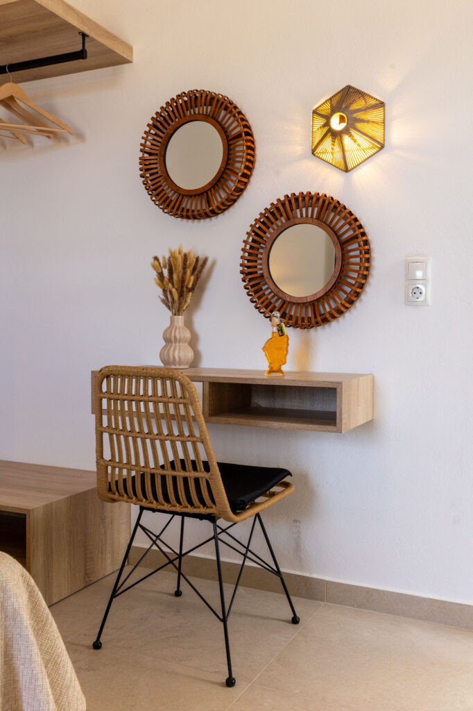 ELEGANT TWIN ROOM WITH SEA VIEW-01