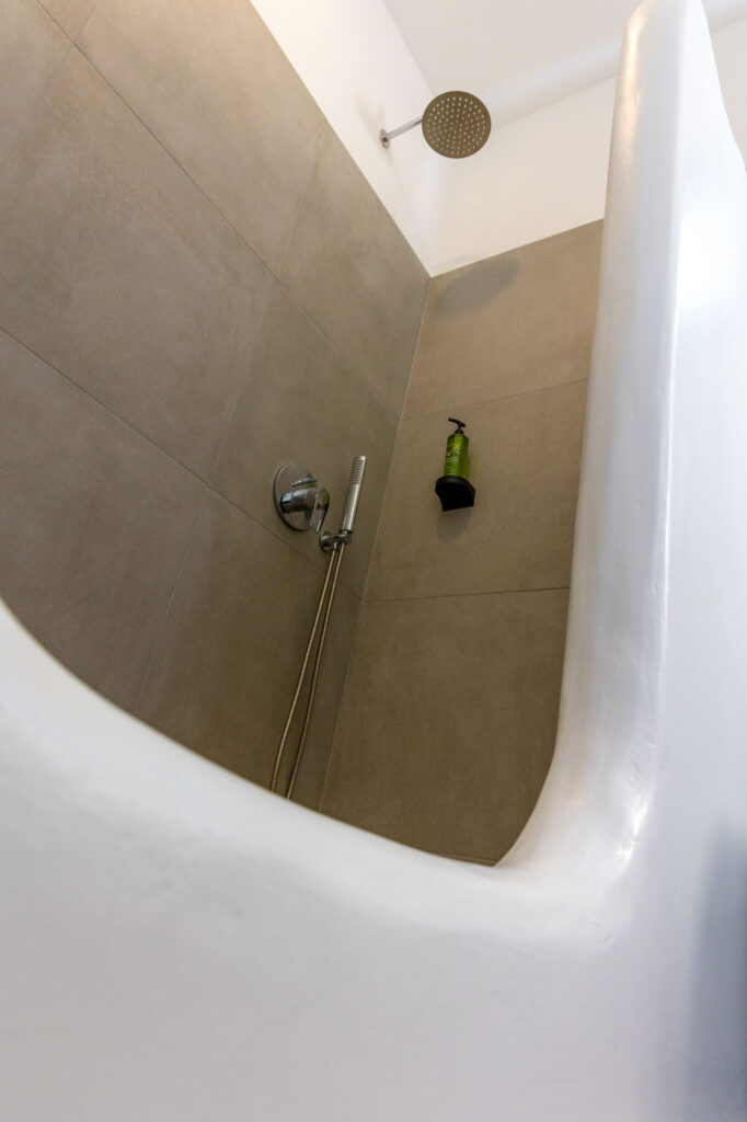 SUPERIOR TRIPLE ROOM WITH SEA VIEW-02