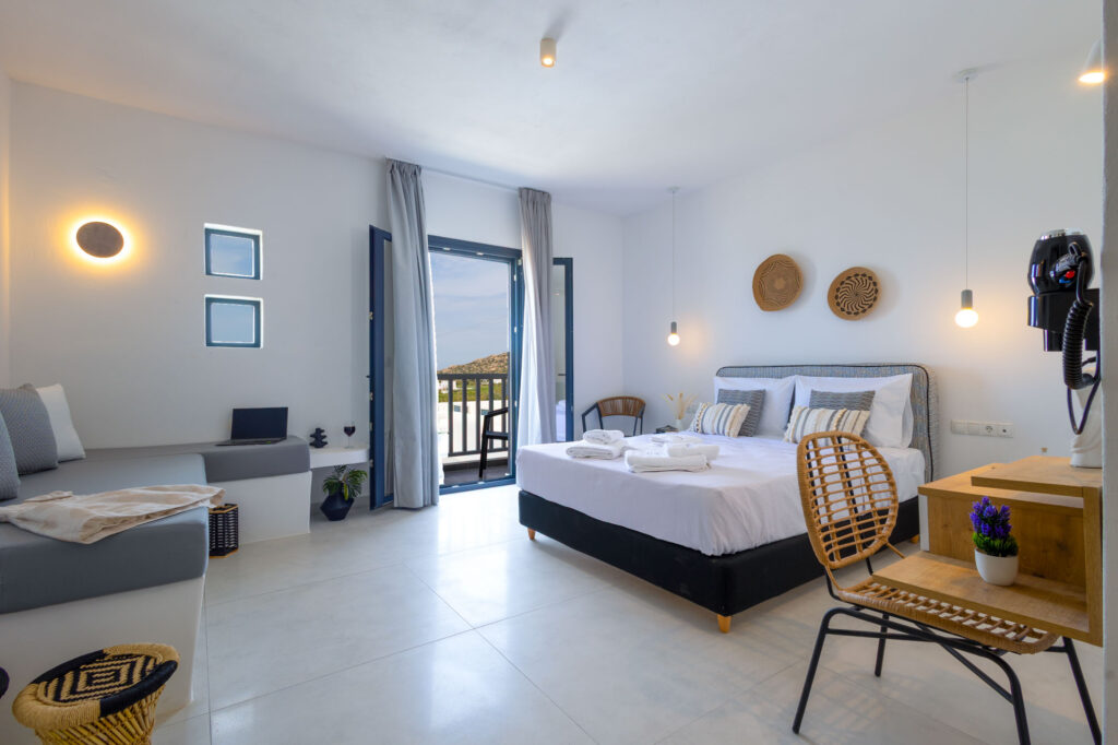 SUPERIOR TRIPLE ROOM WITH SEA VIEW-28